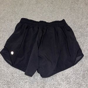 lululemon hotty hot shorts 4”